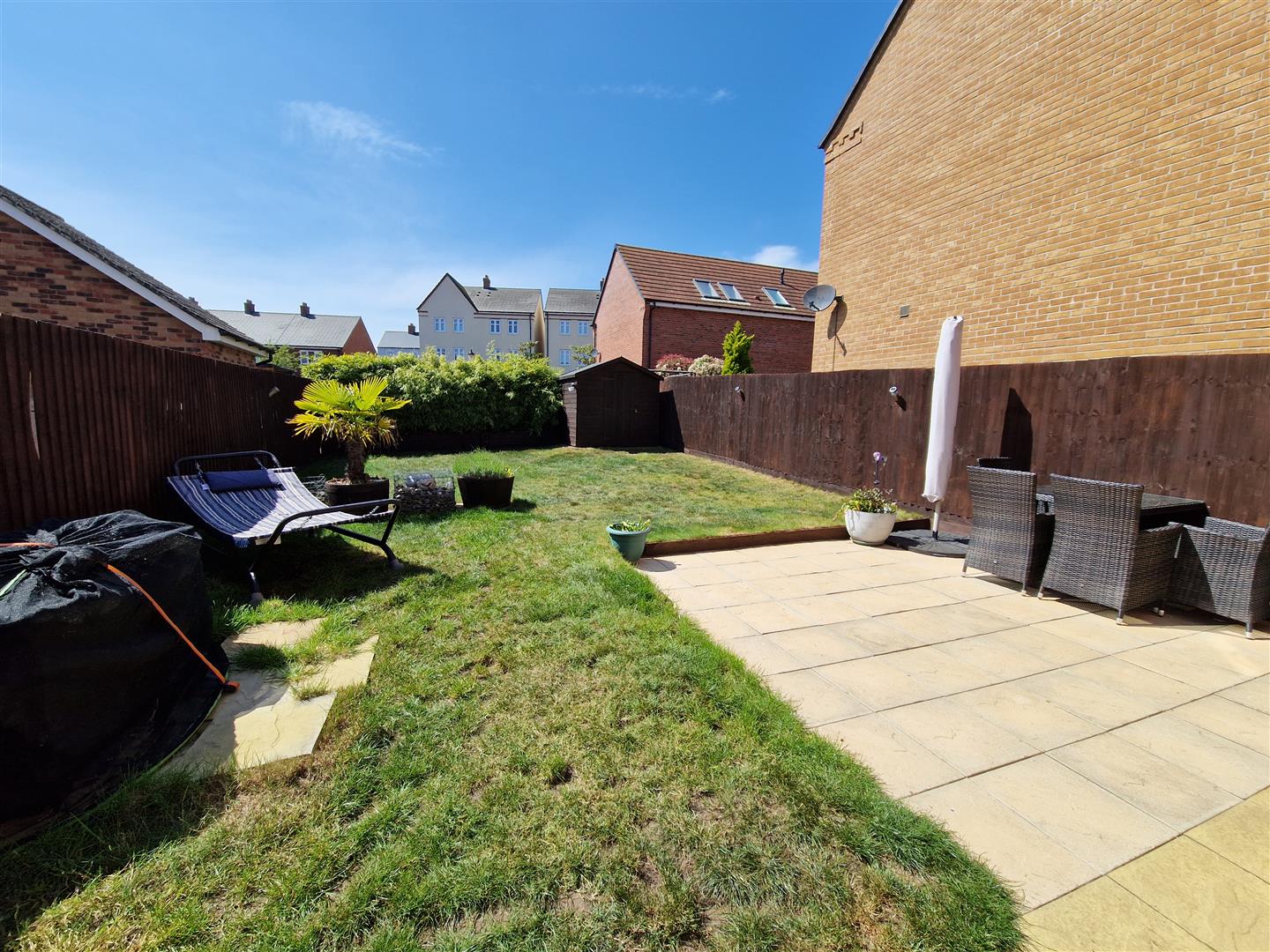 3 bed property in Croxden Gardens, Bedford